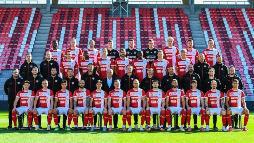 img_Dedikalt_csapatkepet_kapnak_ajandekba_berletes_szurkolok