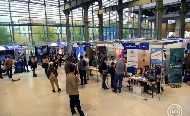 img_Ma_is_varja_a_tudomany_irant_erdeklodoket_a_II__Tudomany_Expo