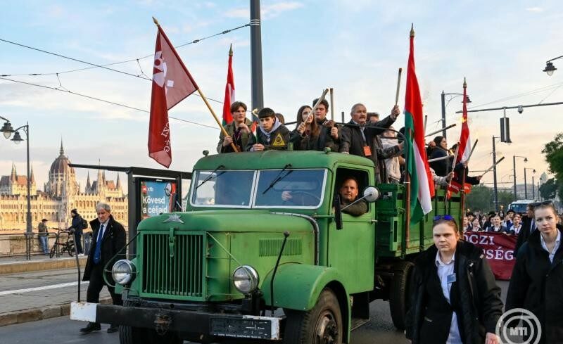 img_Megkezdodtek_az_1956-os_forradalomhoz_kapcsolodo_fovarosi_unnepsegek-3