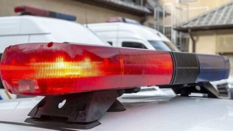 Az üvegpohárevő késelő