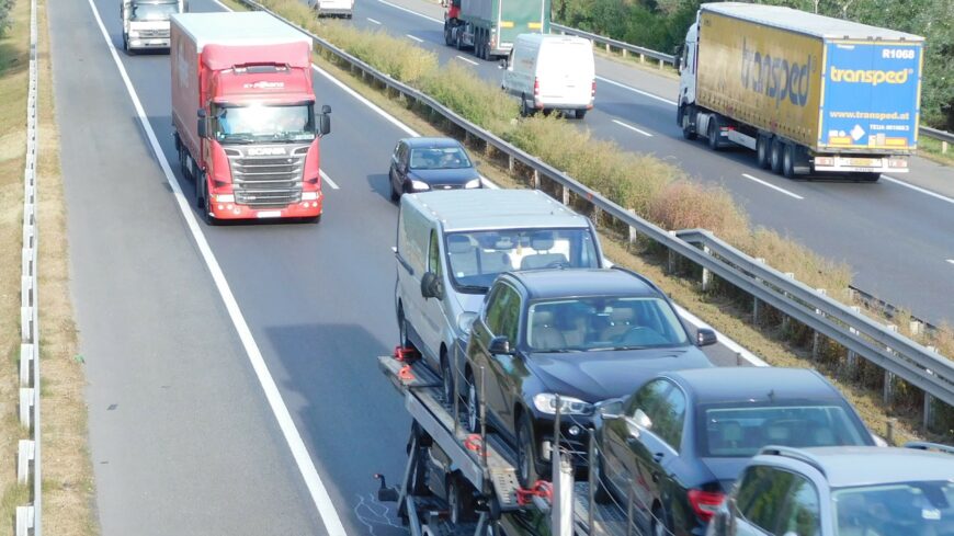 img_December_1-tol_mar_csak_a_NuSZ-nal_lehet_idei_eves_orszagos_autopalya-matricat_venni