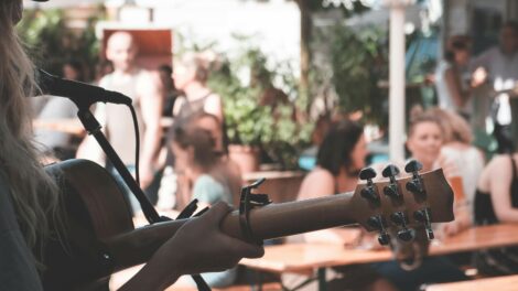 Hobbizenekarok, utcazenészek, zeneiskolák!