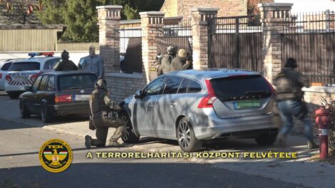 Késes férfi miatt kellett kiüríteni egy budapesti óvodát