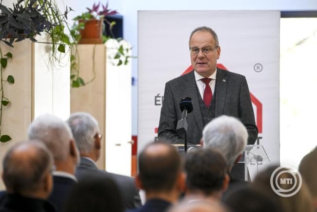 img_Navracsics_Tibor__januarban_targyal_a_kormany_a_szolidaritasi_hozzajarulasrol_az_onkormanyzatokkal