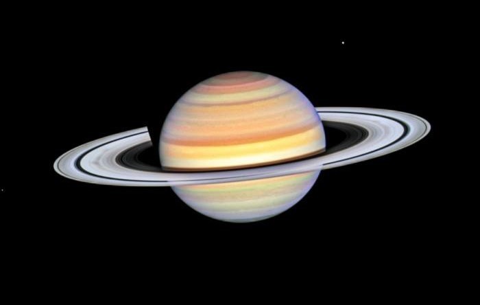 img_Pengevekony_egyeneskent_fog_latszodni_a_Szaturnusz_gyururendszere