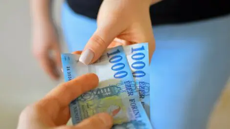 Magyar Posta: idén is korábban jön a decemberi nyugdíj