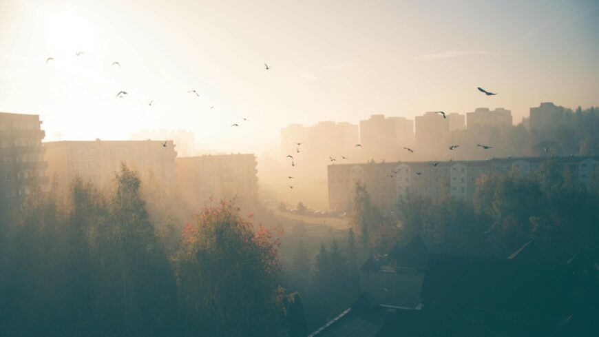 img_Szurke__borongos_nappal_zarul_a_het