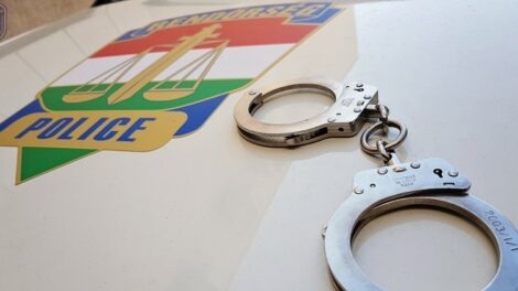 Vádat emeltek egy férfi ellen, aki éveken át vadászott gyerekekre az interneten