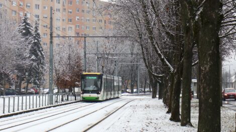 Kora reggel még tetemes késéssel közlekedtek a buszok és villamosok, délelőttre már javult a helyzet