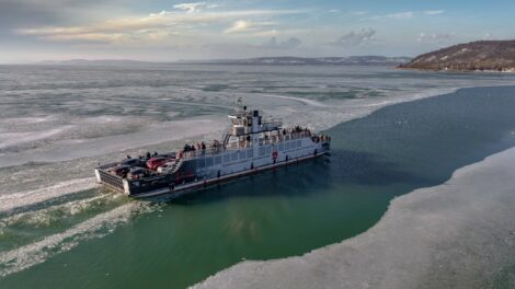 Újraindul a balatoni kompforgalom