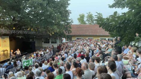 Kilenc színházi előadás lesz a Városházi Estéken