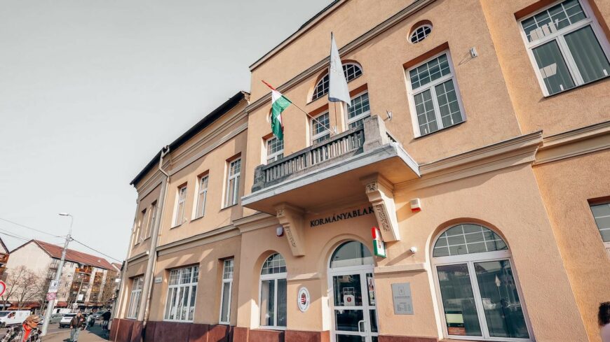 img_uj_kormanyablakot_es_rendororsot_avattak_Miskolcon-3