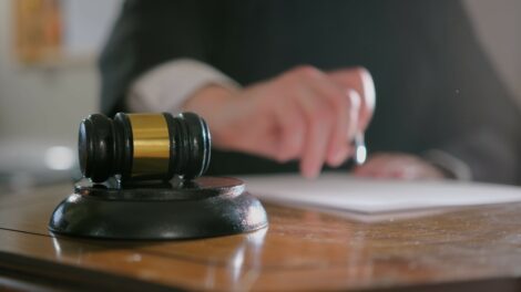 Diákmunkások bérét utalta saját számlájára egy miskolci nő