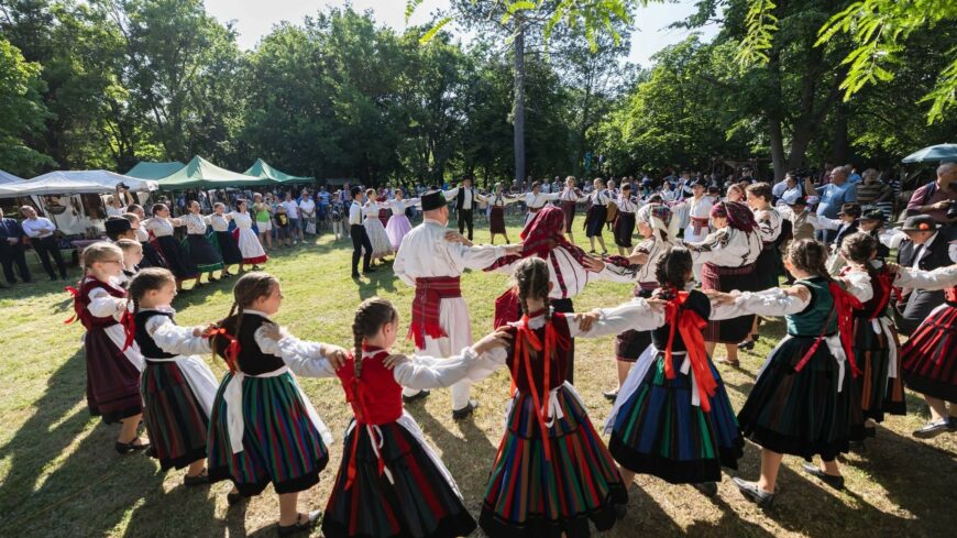 img_Kezdodik_a_Tatai_Sokadalom_nepmuveszeti_fesztival-1