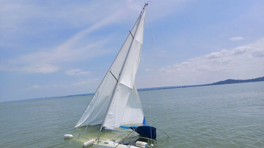 img_27_embert_kellett_kimenteni_a_Balatonbol