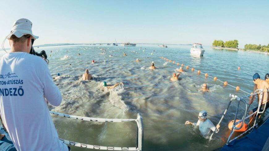 img_Elhalasztottak_a_szombatra_tervezett_Balaton-atuszast-3