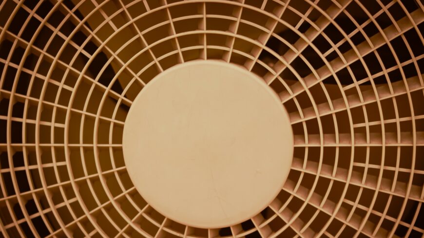 img_Nyaralas_elott_erdemes_atvalogatni_a_regi_hutotaskakat_es_ventilatorokat