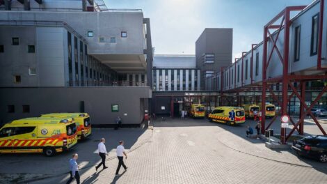 Miskolcon vizsgálják a kórházban maradt csecsemők helyzetét, önkénteseket is várnak a csecsemőringató programba