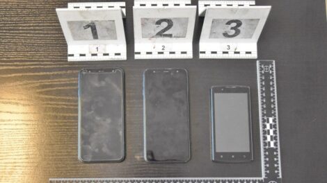 Takarítás közben három mobiltelefont is ellopott egy miskolci férfi Kazincbarcikán