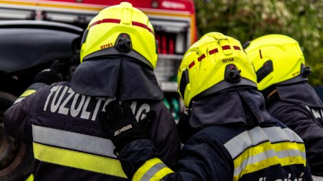 Kigyulladt egy autó a Sajószög utcában