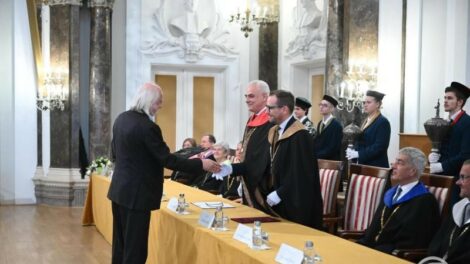 Krasznahorkai László az ELTE tiszteletbeli díszdoktora lett