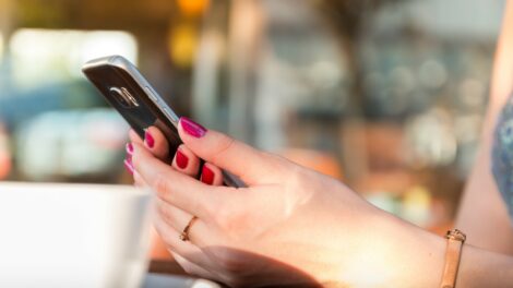 Új telefon érkezik, a régi pedig a fiókban marad – pedig újrahasznosítható lenne