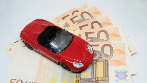 Csaknem 70 ezer autós válthat biztosítót az idei év végi kgfb-kampányban