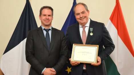 Francia állami kitüntetésben részesült Vashegyi György