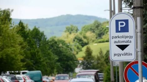 Ingyenes lesz a parkolás október 23-án Miskolcon