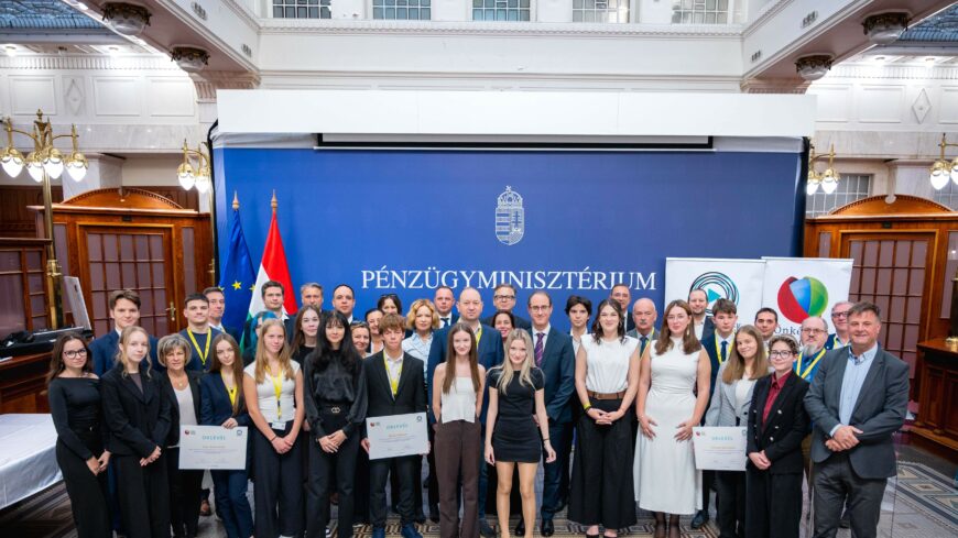 img_Milliokat_ert_a_penzugyi_tudas__taroltak_a_sarospataki_kozepiskolasok