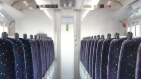 Október 23-i hosszú hétvége: így változik a vonatok és buszok menetrendje