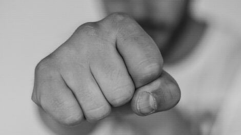 Verekedésre biztatták 13 éves lányukat a szülei Borsodban